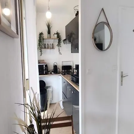 Cozy Spot Near Beach Apartment *